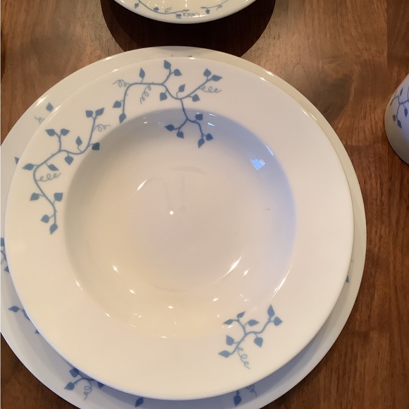 BNWT Bridget Dobson climbing creeper blue pattern 6 piece dinner service for 8 - Picture 4 of 6